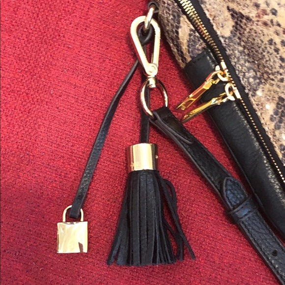 G.I.L.I. Python Crossbody w/Halo RFID Protection - Picture 4 of 8